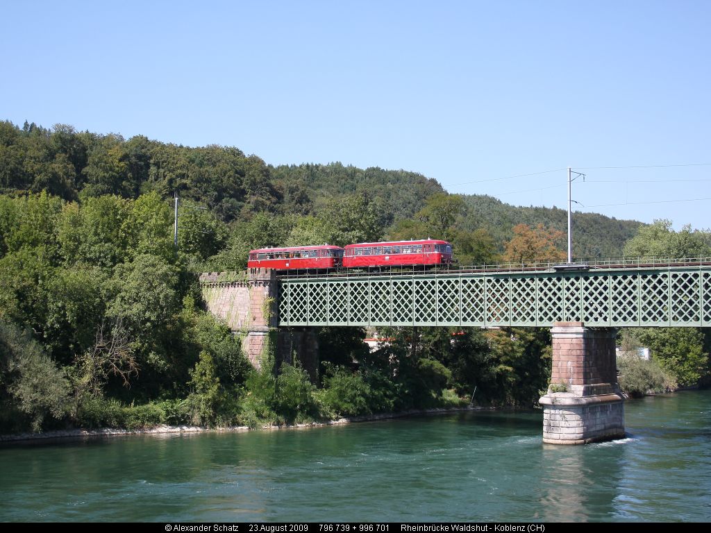 http://www.ulmereisenbahnen.de/fotos/796-739_2009-08-23_Rheinbruecke1_copyright.jpg