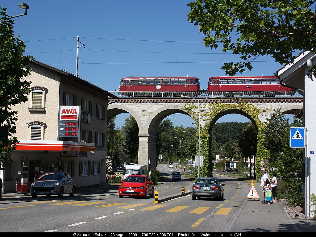 http://www.ulmereisenbahnen.de/fotos/796-739_2009-08-23_Rheinbruecke3_copyright.jpg