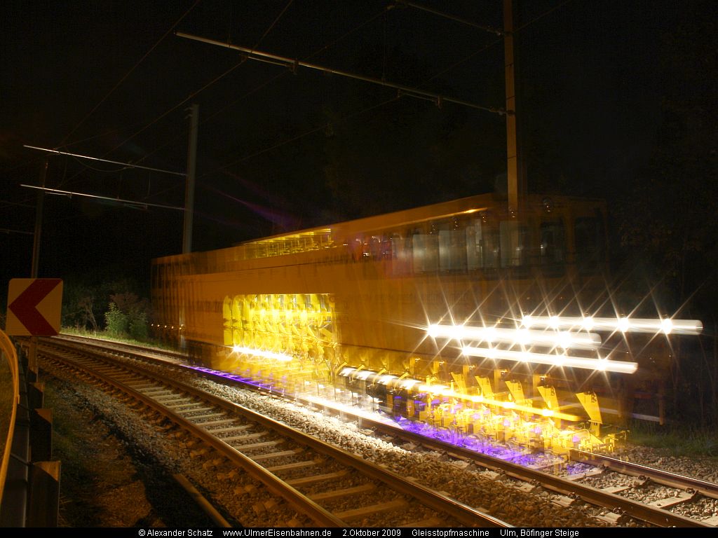 http://www.ulmereisenbahnen.de/fotos/Gleisstopfmaschine-Boefingen_2009-10-02_BoefingerSteige2_copyright.jpg