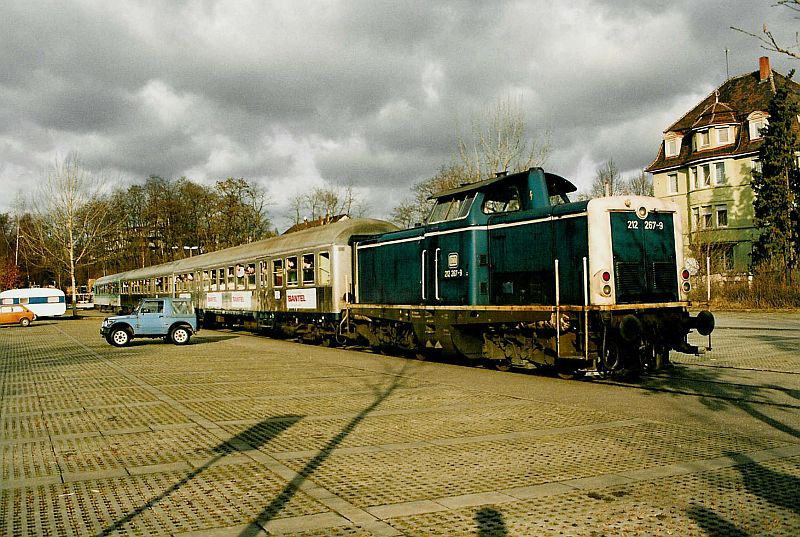 http://www.ulmereisenbahnen.de/fotos/Industriebahn-S-Feuerbach_1992-02-16_Bosch1_AndreasBickel.jpg