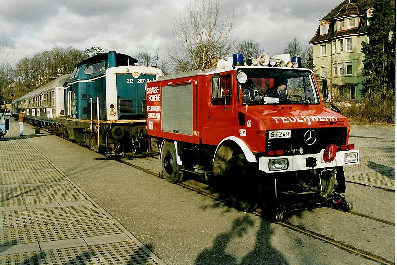 http://www.ulmereisenbahnen.de/fotos/Industriebahn-S-Feuerbach_1992-02-16_Bosch2_AndreasBickel.jpg